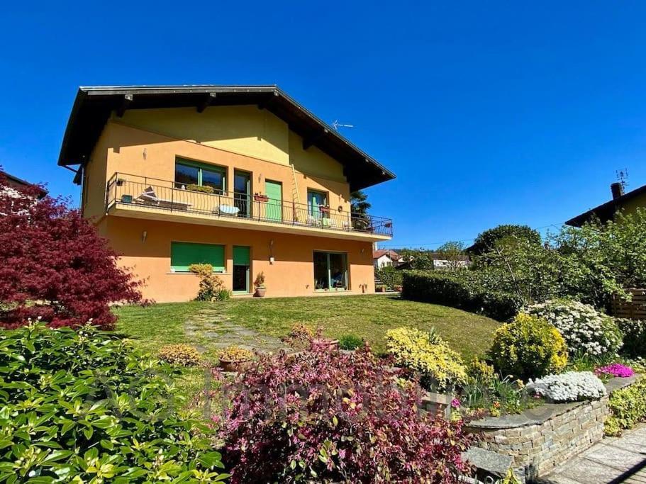 Casa Vacanza Veronica Con Giardino Verbania Exterior foto